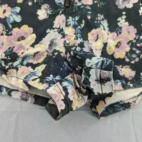 Wild Fable Womens V-Neck Floral Print Zip Front Denim Shortalls Dark Wash Size S - Picture 4 of 13